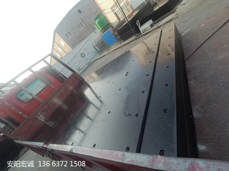 安陽宏誠：自卸車車底滑板的廣泛應用